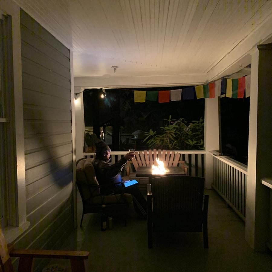 Mountain Meadows Inn & Chalet Suites Ashford Esterno foto