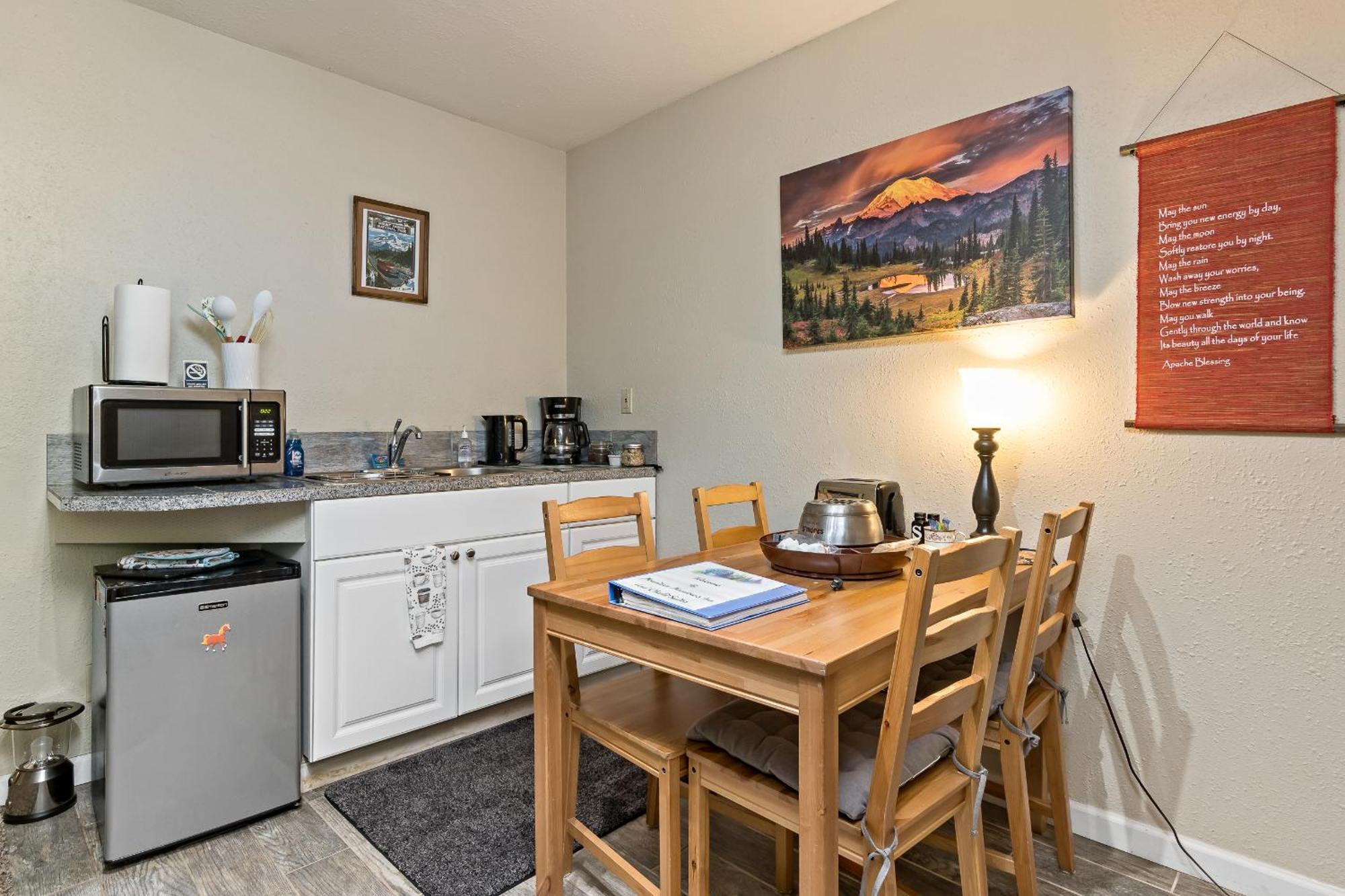 Mountain Meadows Inn & Chalet Suites Ashford Esterno foto