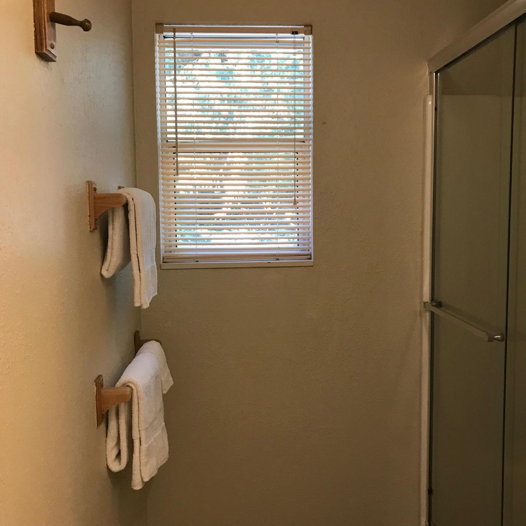 Mountain Meadows Inn & Chalet Suites Ashford Esterno foto